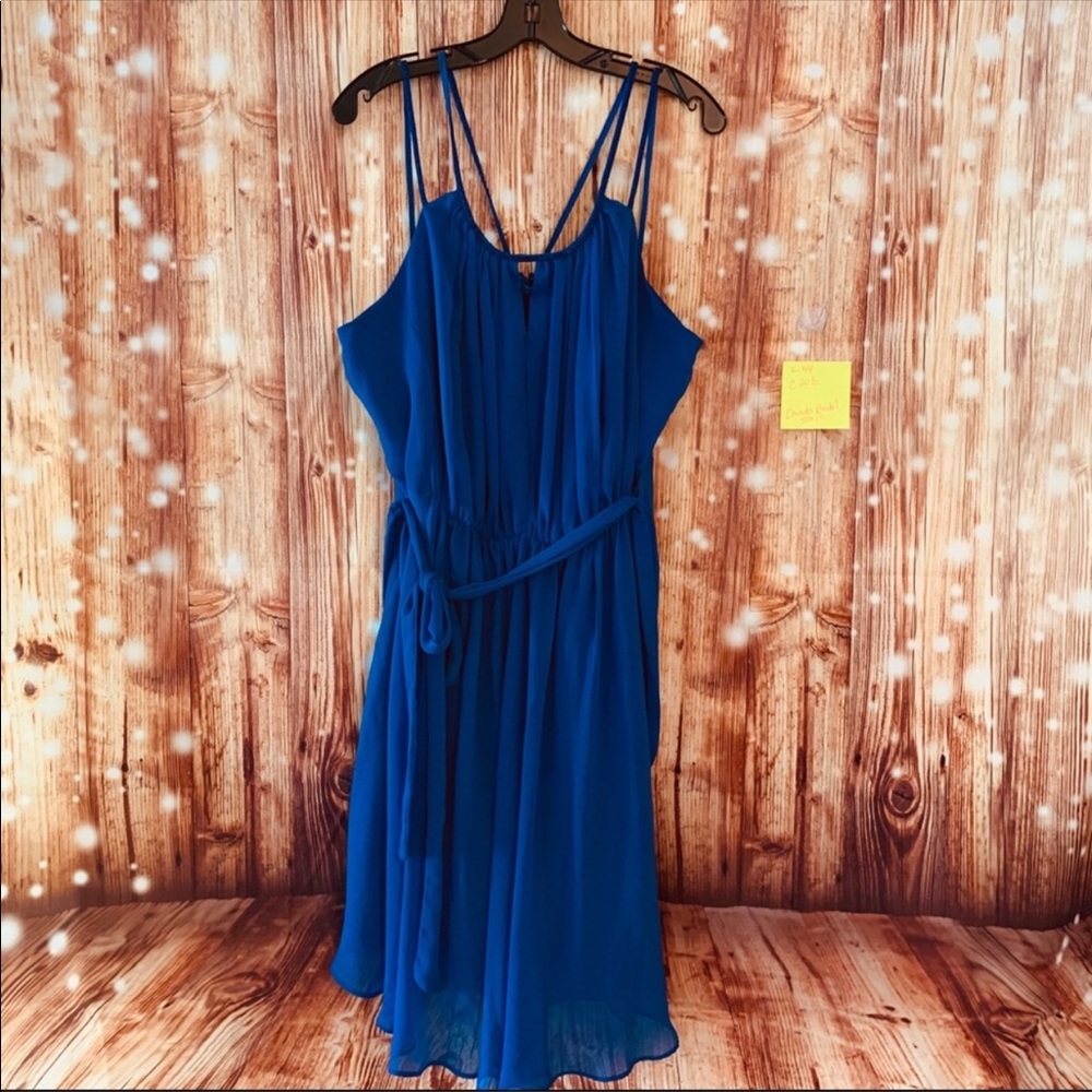 Short sleeveless chiffon dress with beaded straps